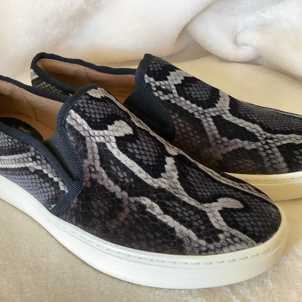 WOMENS SOFFT SOMERS SLIP ON BLACK CREAM SNAKE